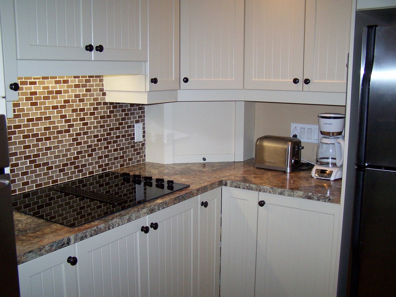 SpecialitésMM ARMOIRE DE CUISINE EN THERMOPLASTIQUE, COMPTOIR STRATIFIÉ SpecialitésMM ARMOIRE DE CUISINE EN THERMOPLASTIQUE, COMPTOIR STRATIFIÉ