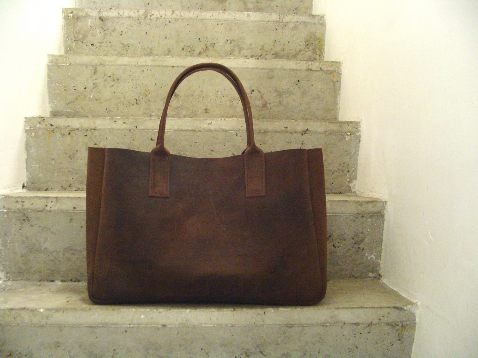 treesizeverse: Vintage look waxed leather bag in brown AW2011-collection