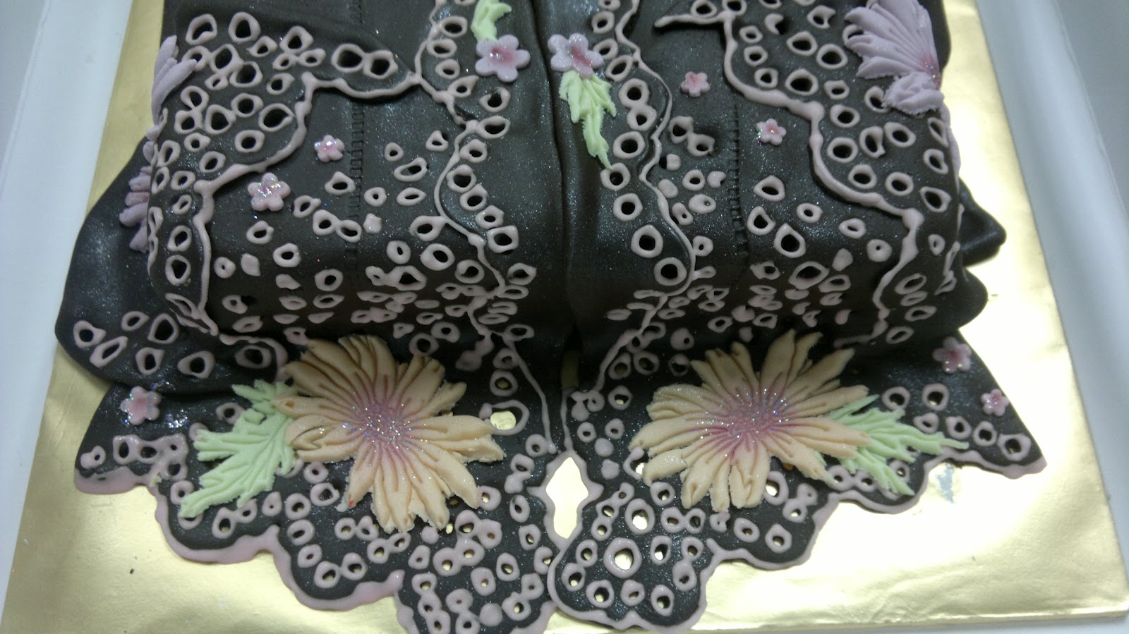 kebaya brokat classic