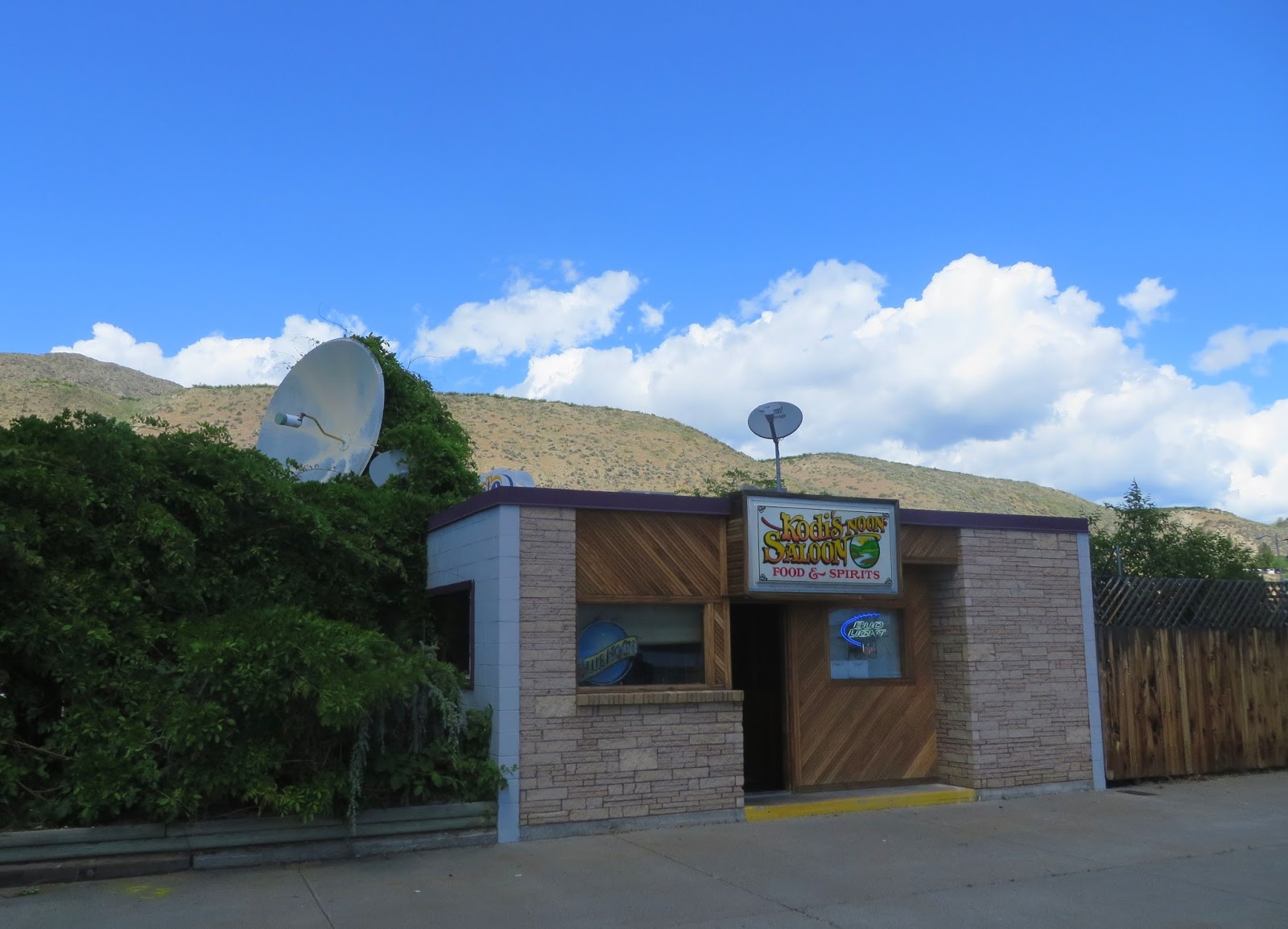 Blog 2544 Kodi's Noon Saloon, Pateros, WA 5/26/2014