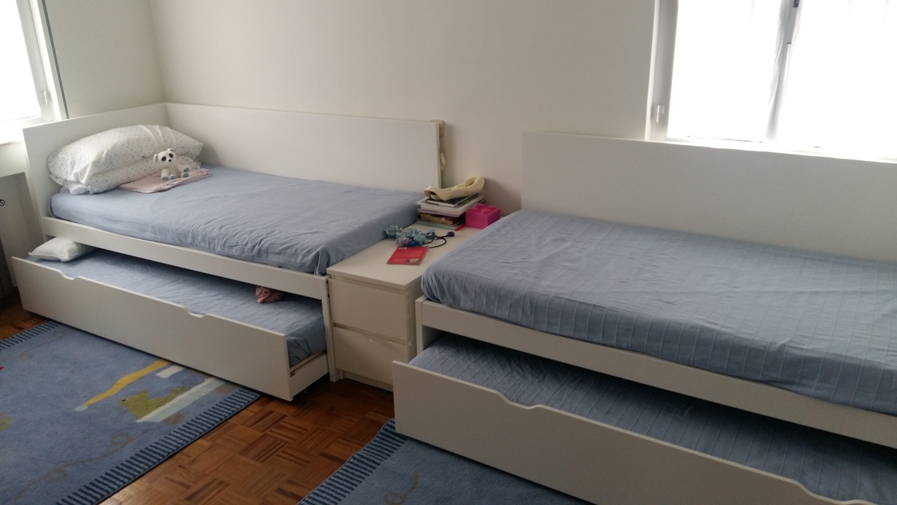 Armarios Cama Ikea Detalle De Una Cama De Ikea Con Cajones Extrables Debajo Y Armarios De Pared Armario Com Espelho Para Banheiro ~ Armarios Cama Ikea Detalle De Una Cama De Ikea Con Cajones Extrables Debajo Y Armarios De Pared