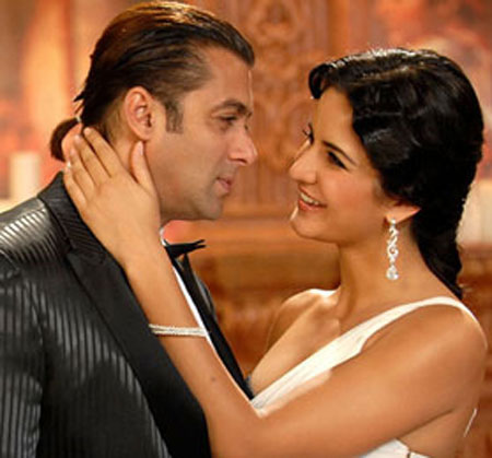 450px x 419px - Latest Garam Gossips - No. 1 Bollywood Information Website: Katrina takes  care of Salman's health in Cuba!