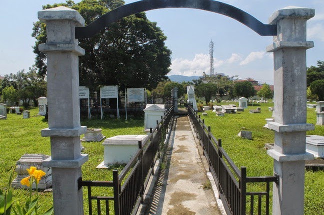 Monumen Tsunami Aceh Kuburan Massal