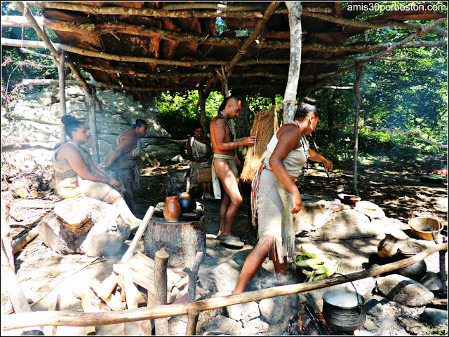 Wampanoag Homesite en la Plimoth Plantation: Cocinando 