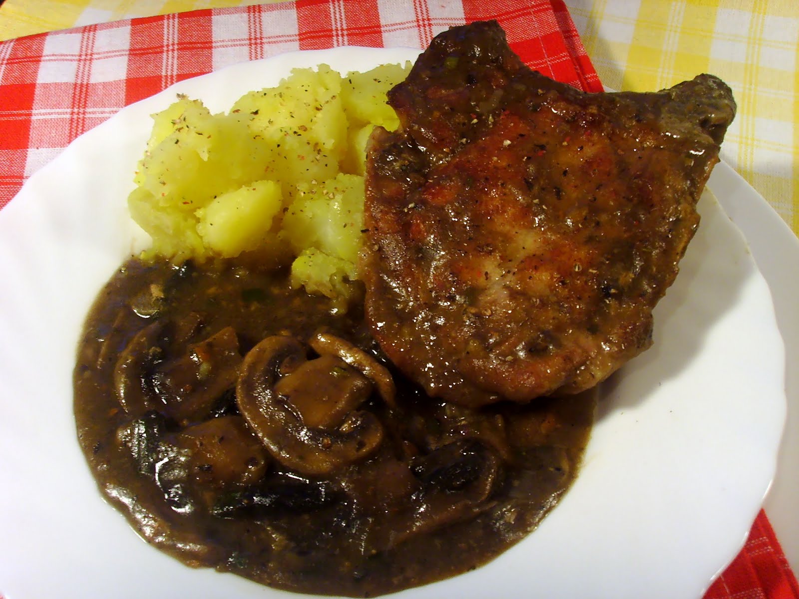 Angellove's Cooking Котлети в сос от тъмна бира и гъби / Pork