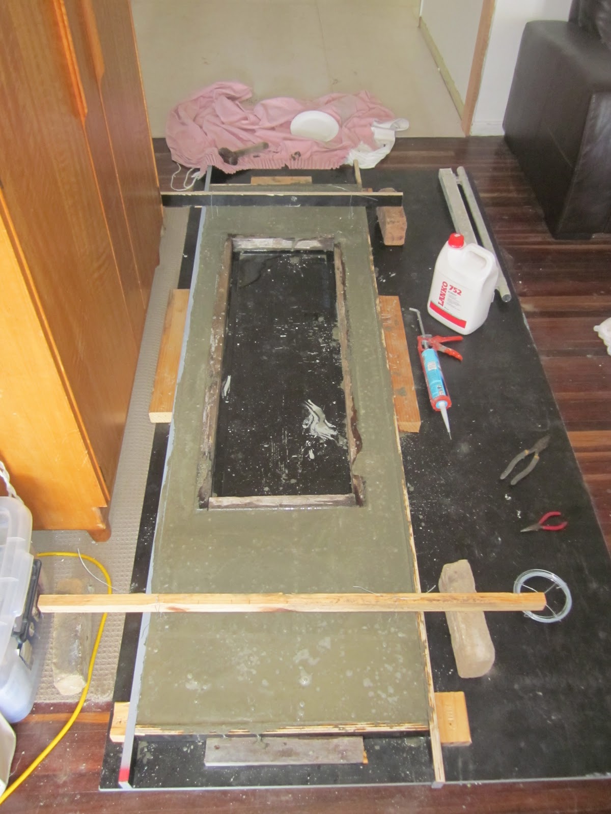 3 kids and a "renovators delight" concrete benchtop method