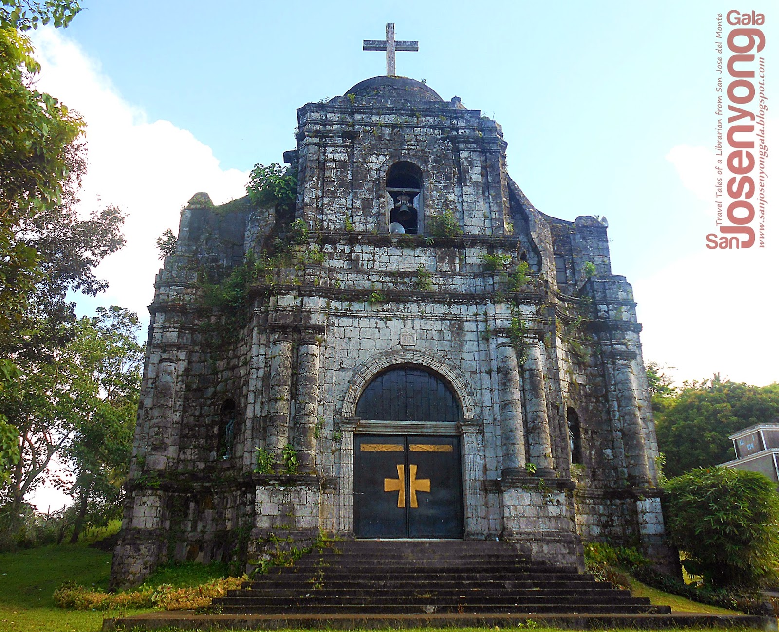 San Josenyong Gala Bato Town of an Old Church, a Shrine, and a Long