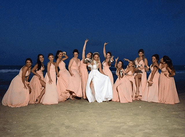 10 vestidos para madrinhas de casamento na praia e dicas para não errar no  look - Madrinhas de Casamento
