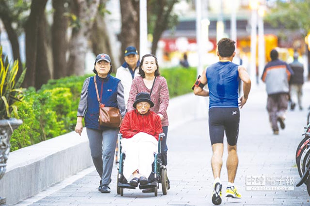 以「中國人壽享安心長期照顧終身保險」來說，同時有長期照顧、全殘廢、意外二至三級殘廢、壽險及豁免保險費等多重保障