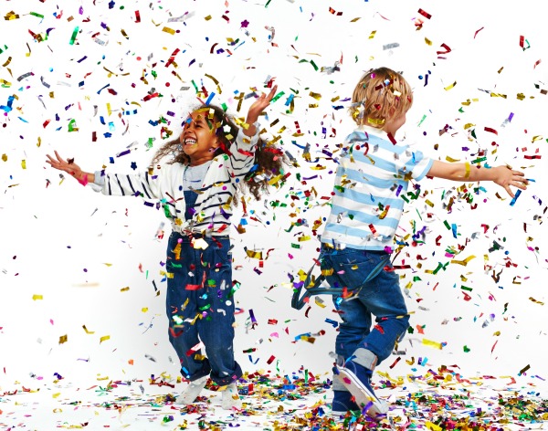 20+ WAYS TO CELEBRATE THE NEW YEAR WITH KIDS- great ideas! PIN! #newyearseveactivitiesforkids