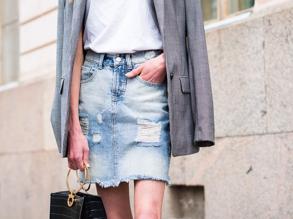 fashion-blogger-summer-style-staples-denim-skirt