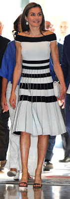 Robe Carolina Herrera / mules Carolina Herrera / pochette Felipe Prieto