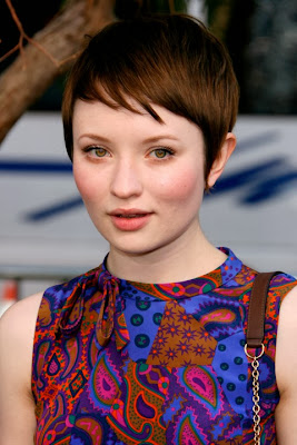 Emily Browning short haircut with bangs Emily Browning short haircut with bangs