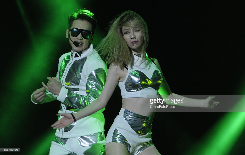 http://4.bp.blogspot.com/-Xvr1OHR2FY4/VqXRVbB2ZlI/AAAAAAABQxE/e02nnhhdNso/s1600/south-korean-singer-rain-performs-onstage-during-his-concert-the-picture-id506499496.jpg