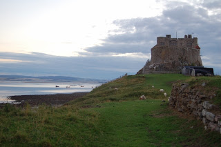 Hmm, a kim jest ten Cuthbert, z którym piliśmy miód? CUTHBERT’S CAVE