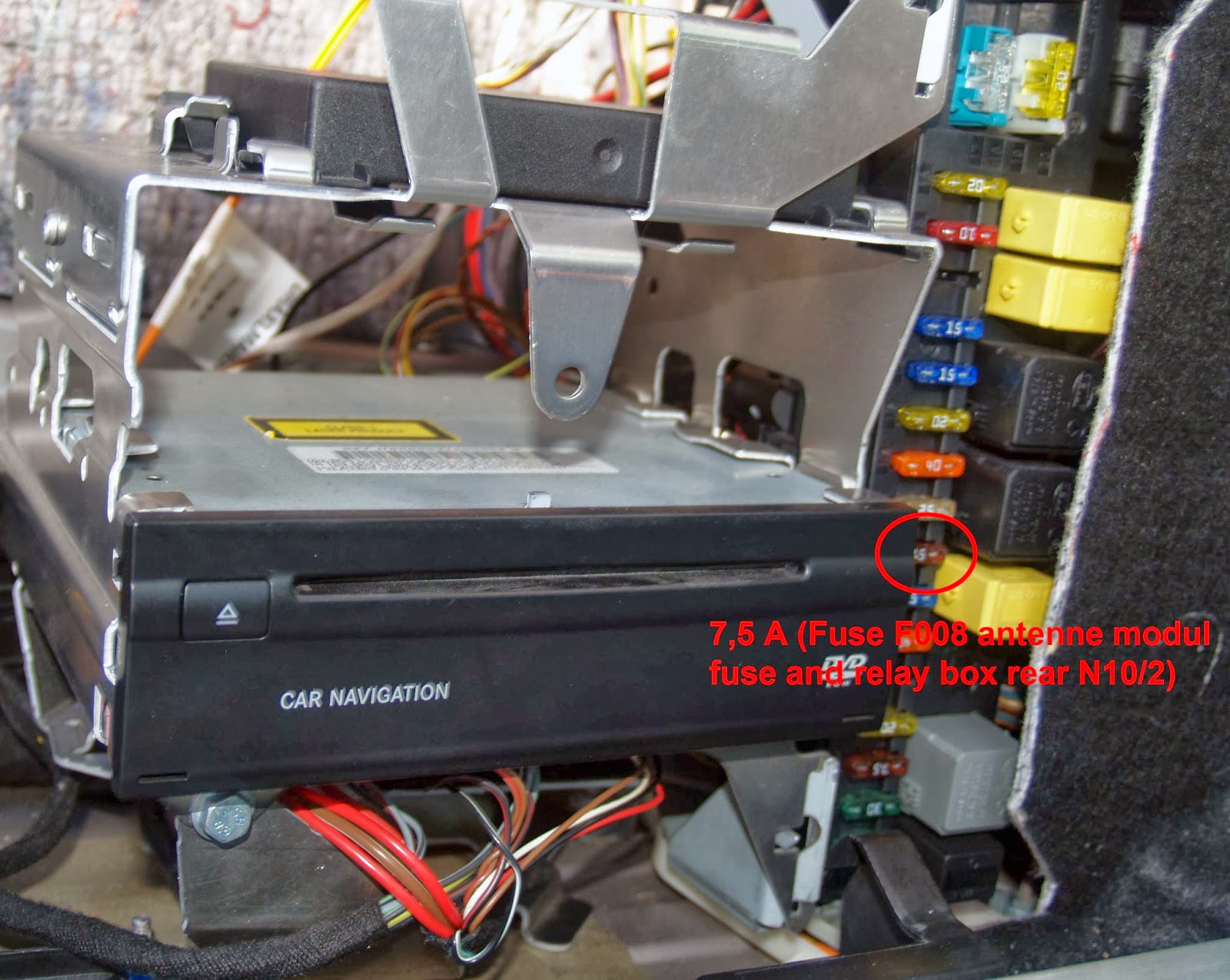 JB Service Mercedes W211 E 500 estate, 2004. RF unlocking the car is