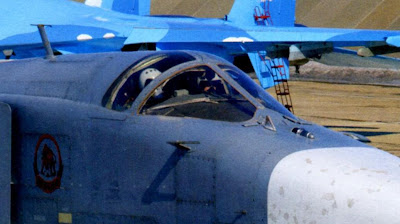 Кабина и носовая часть фюзеляжа бомбардировщика Су-24М Кабина и носовая часть фюзеляжа бомбардировщика Су 24М