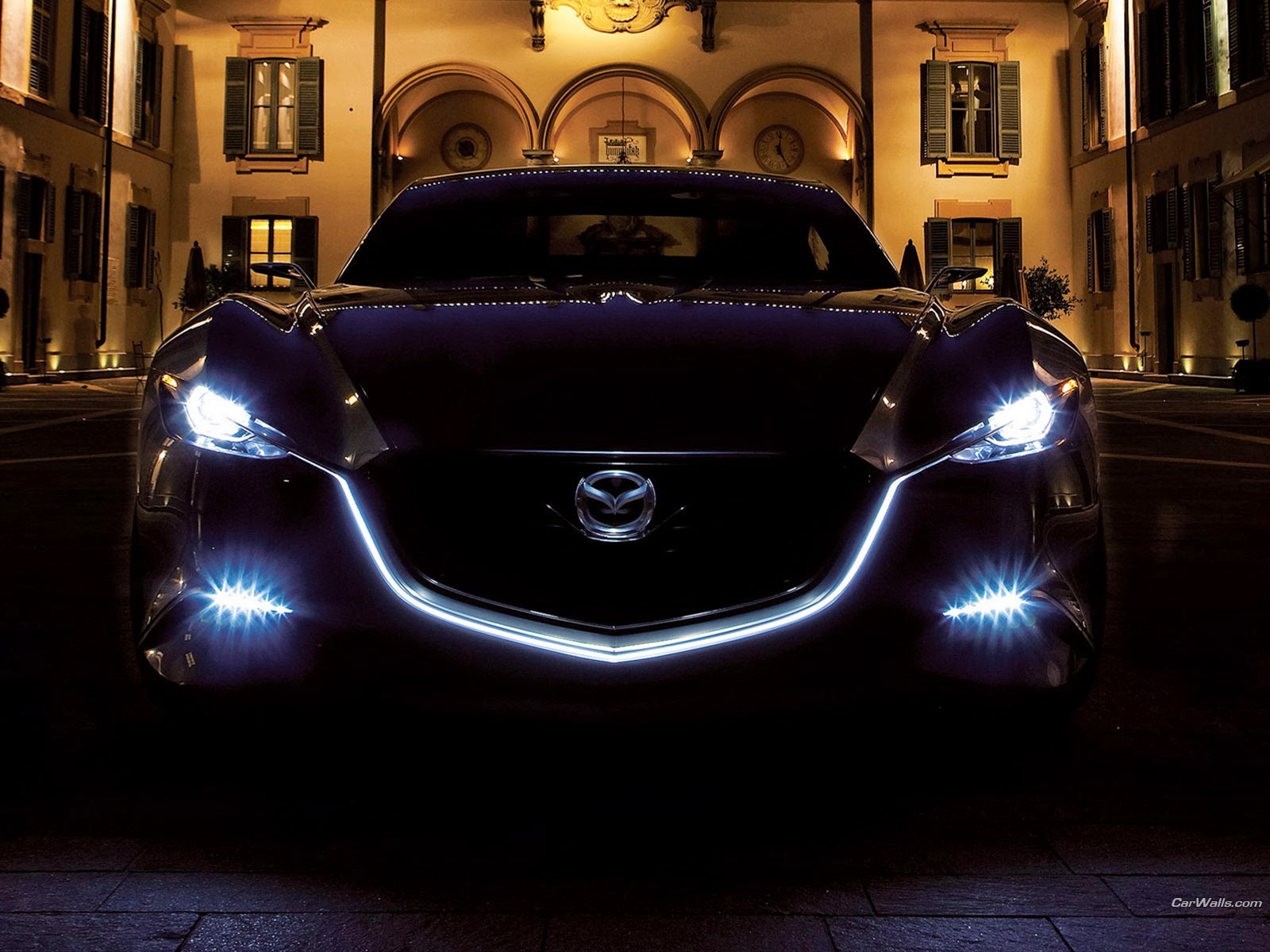 ксеноновые фары. авто со светом. свет фар. фары автомобиля в темноте. свет автомобильных фар.