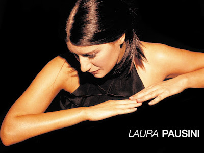 Laura Pausini Sexy Photos