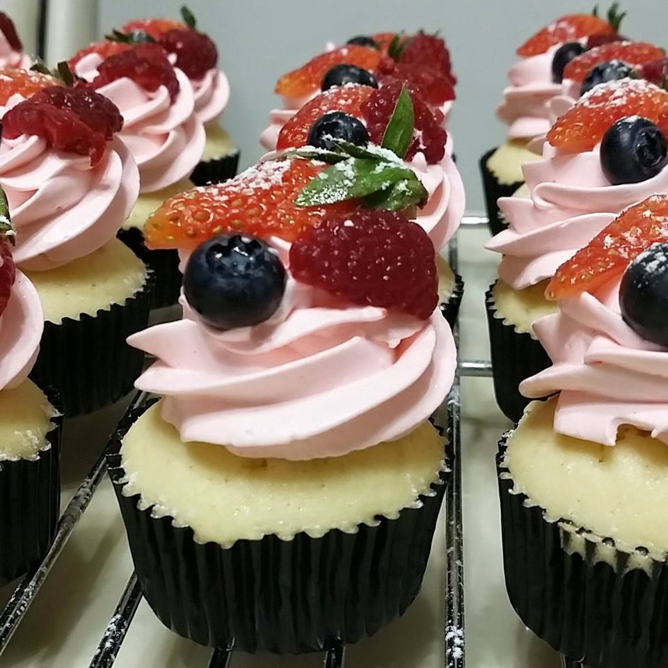 VANILLA CUPCAKES With WHIPPED CREAM Baking's Corner