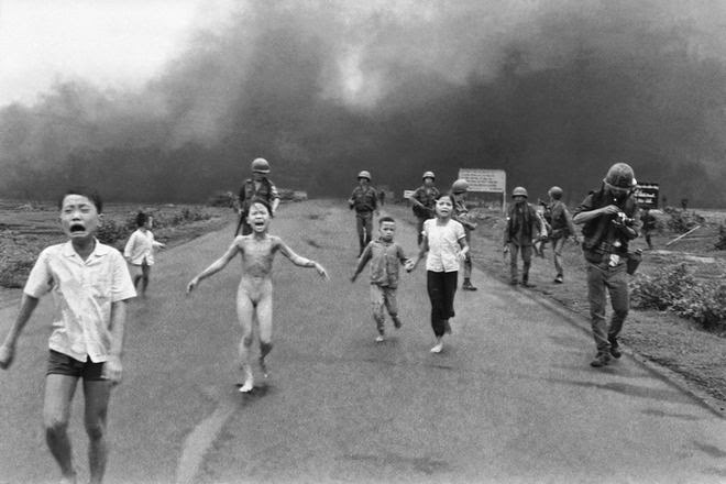 The Story Behind 8 Famous Photographs - Huynh Cong Nick Ut - Napalm Girl, 1972