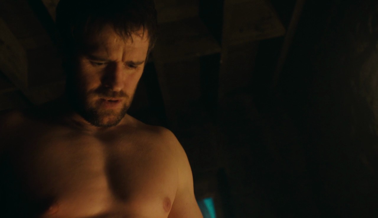 Jonas Armstrong Mostra Il Sedere.