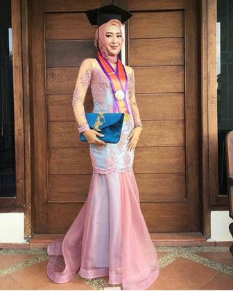 Model Baju Kebaya Acara Wisuda