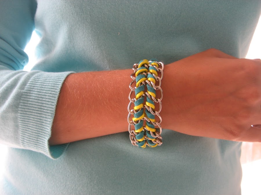 Pulsera de triple cadena y cordón / wrapped chain bracelet