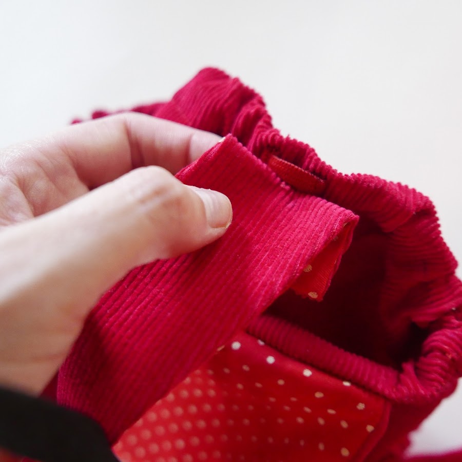 Cosiendo la goma de la ranita