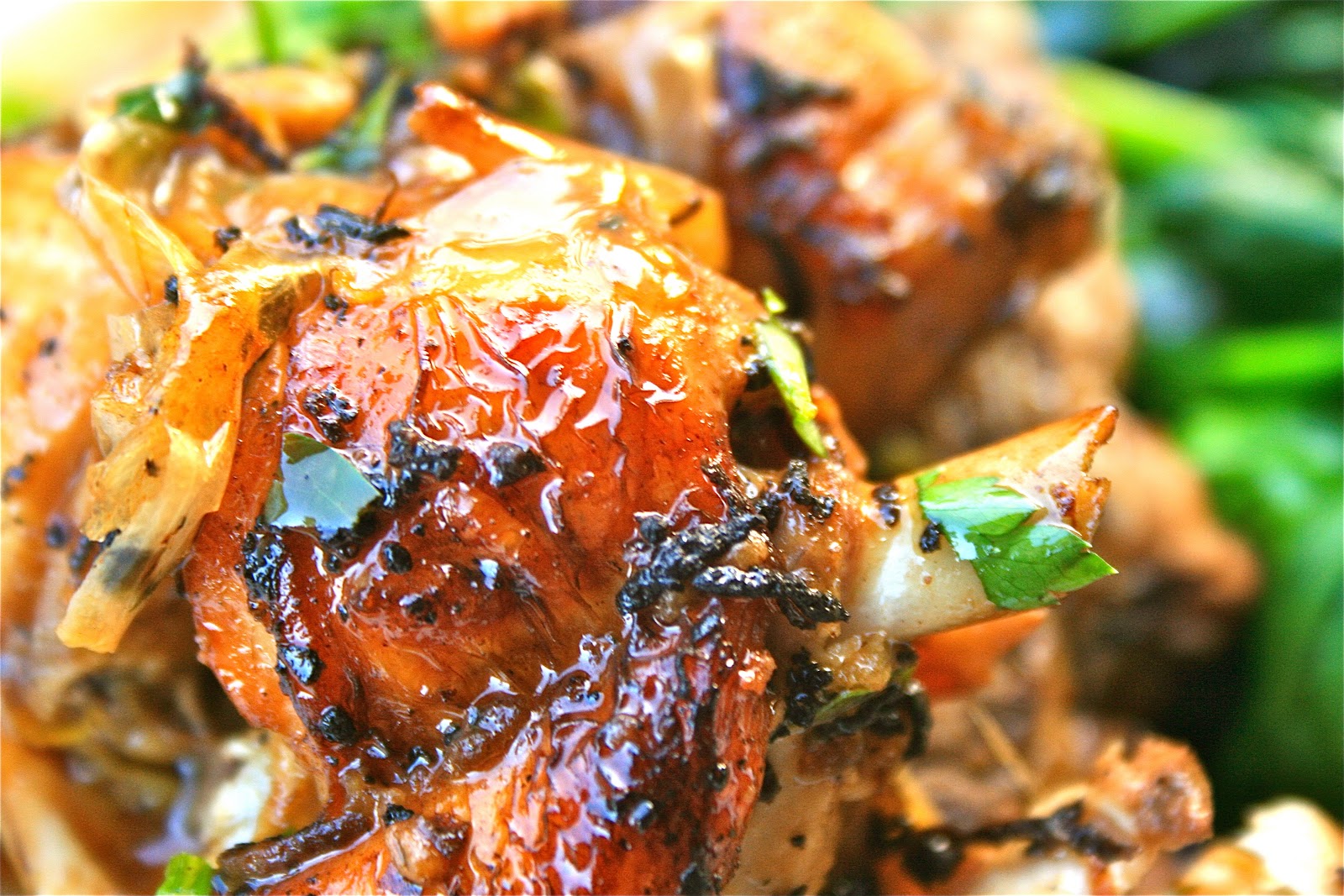 как запечь кролика в духовке кусочками. кролик в духовке фото. кролик запеченный в духовке целиком. кролик в духовке сочный и мягкий. кролик запеченный в духовке.