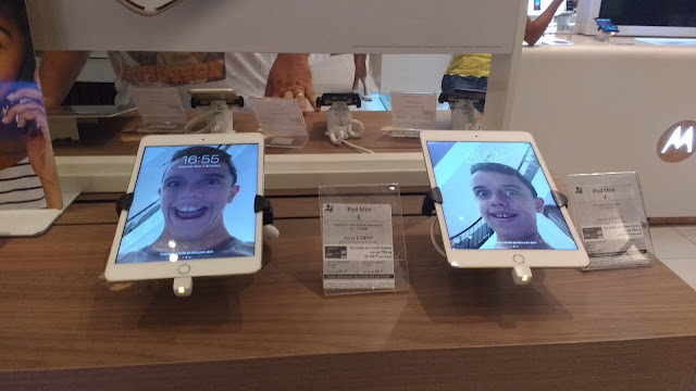 Kocak Bener! Bocah Ini Berani Ubah Wallpaper Semua HP Dengan Foto Sellfie, Jadinya.... Kocak Bener! Bocah Ini Berani Ubah Wallpaper Semua HP Dengan Foto Sellfie, Jadinya....