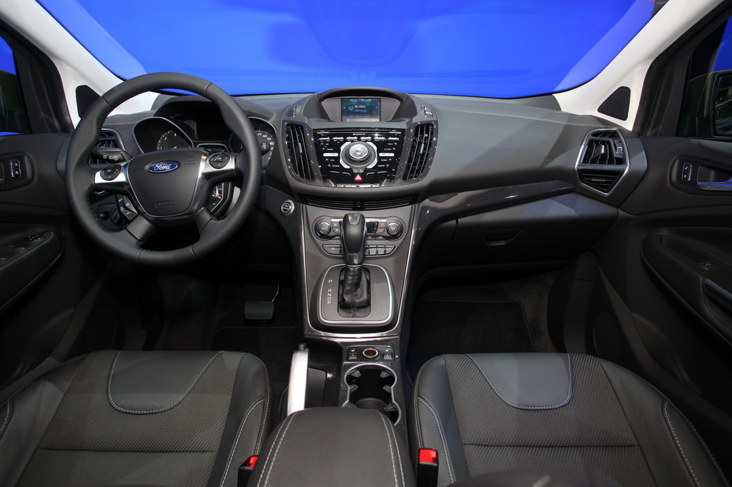 2013-ford-kuga-interior