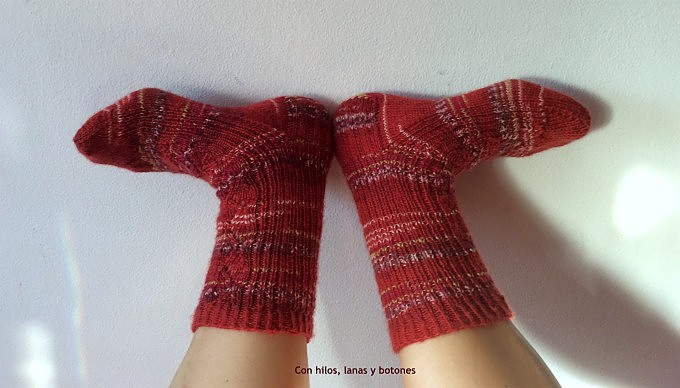 Con hilos, lanas y botones: Calcetines Azurean