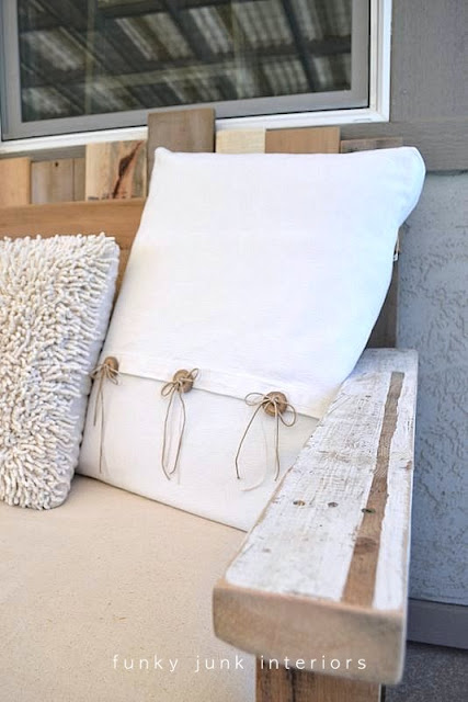 pallet wood sofa for an outdoor porch or patio | funkyjunkinteriors.net