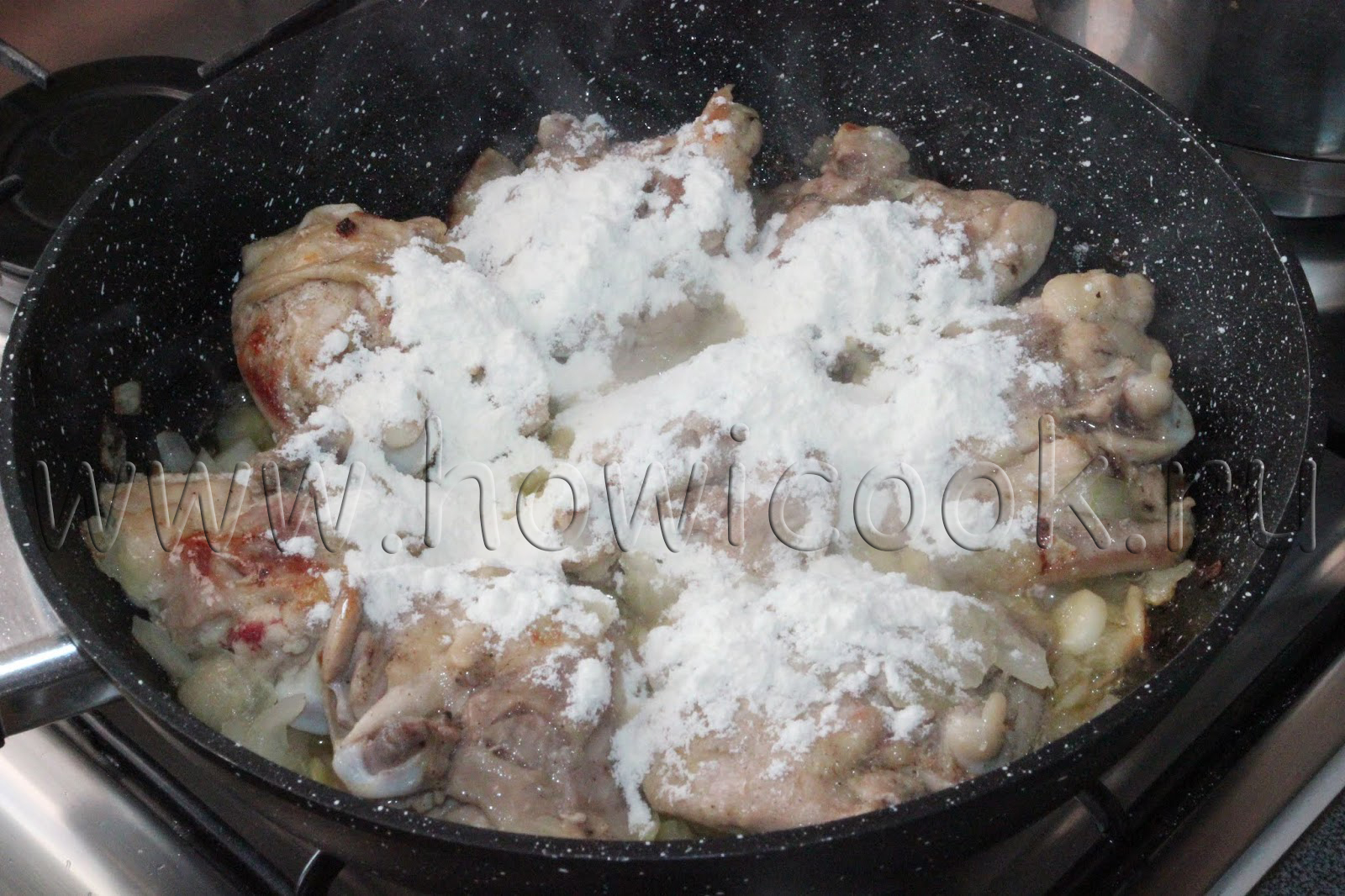 Гедлибже (курица, тушенная в сметане)