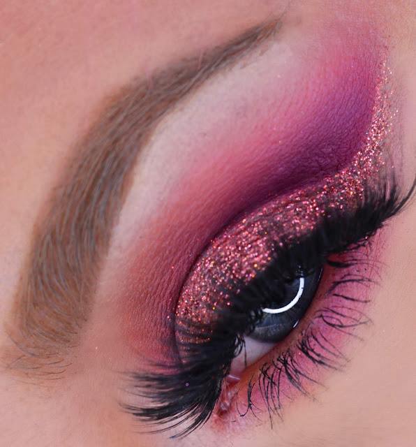 Huda Nude Palette Look 2 with Glitter Huda Nude Palette Look 2 with Glitter