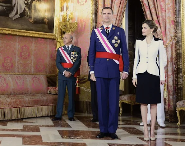 Queen Letizia Style Mango Touch Clutch, wore Prada Pointy Toe Pump