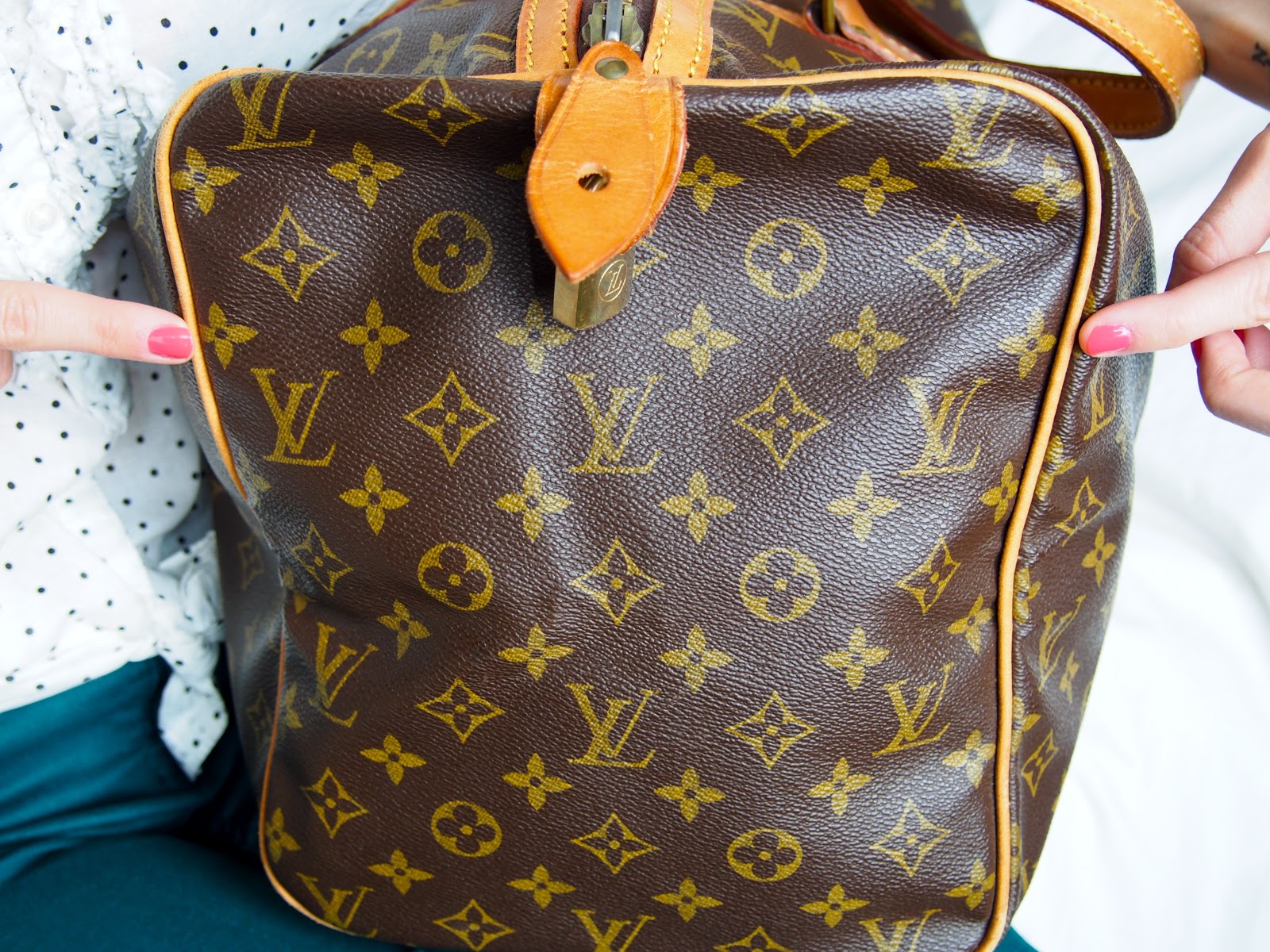 How to spot a fake Louis Vuitton Bag?