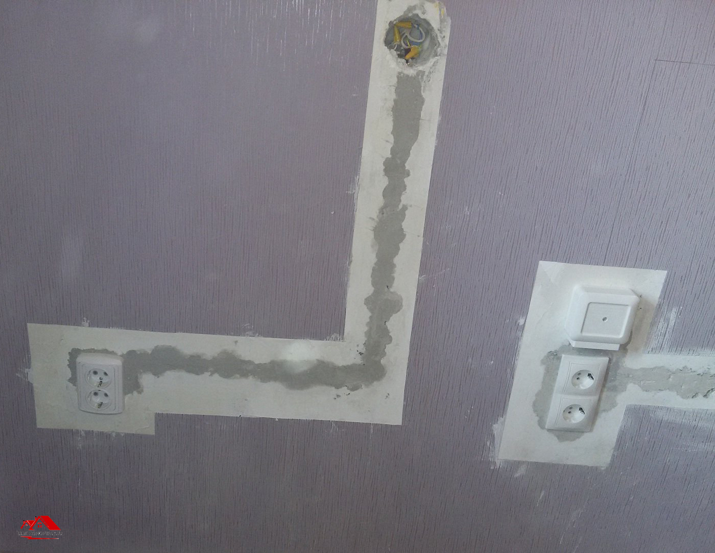 Перенос розеток и выключателей. Перенос розеток в квартире. Перенос розетки для плиты. Розетки в квартире. Перенос розетки со штроблением.