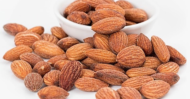 Badam Khane Ke Fayde, Almond Benefits In Hindi 