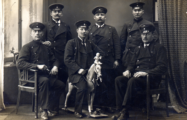 Very Odd and Funny Vintage Photos That Cannot Be Explained