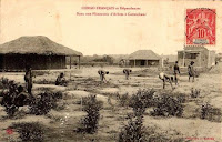 Fuente: http://voyage-congo.over-blog.com/article-pointe-noire-colonial-sckn-plantations-68740764.html Plantación de caucho