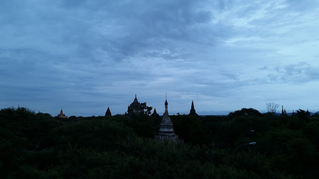 Templos de Bagán al amanecer Templos de Bagán al amanecer