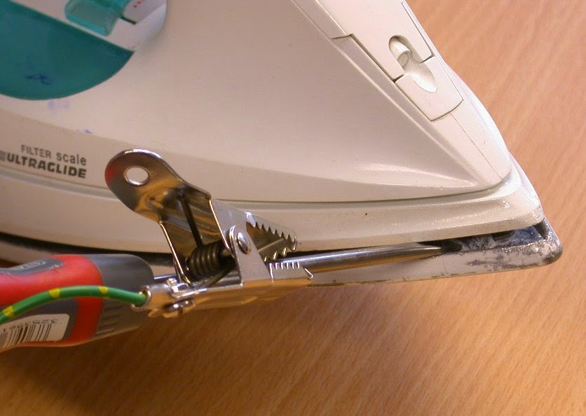 PAT Testing and Electrical Safety Carrying out an Earth Continuity Test