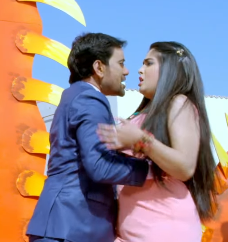 Bil Ke Peeche Pad Gayila
