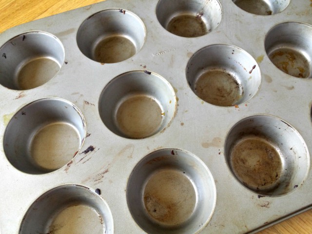 Čišćenje kalupa za muffine - prije