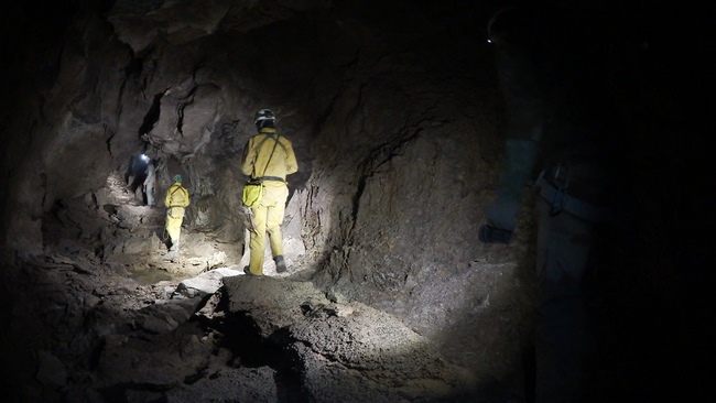 Пещера шахтера. Заброшенная пещера. Шахта фэнтези. Каменоломни заброшки. Угольная шахта.