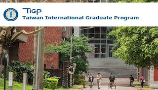 taiwan student walk down campus path