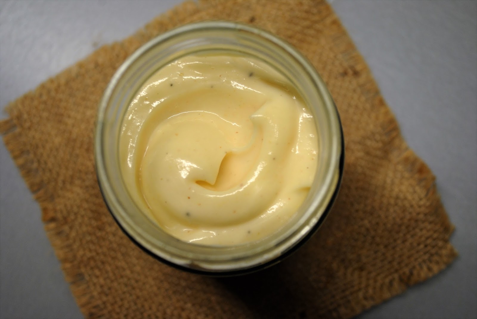 горница масло подсолнечное. соус майонез домашний. масло для домашнего майонеза. вкусный домашний майонез. домашний майонез в блендере с горчицей и лимоном.