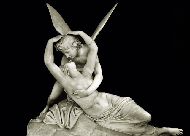 Psiquê revivida pelo beijo de Eros, 1787 - esculpida por Antonio Canova